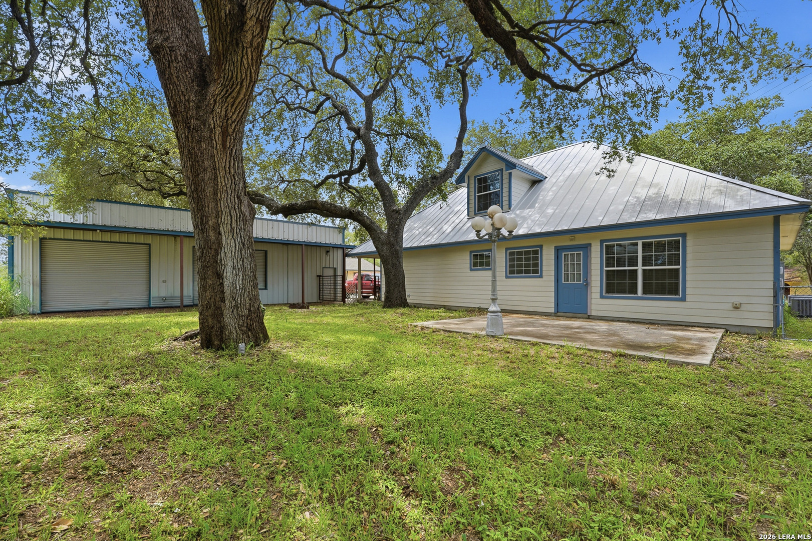 325 Sollock Devine TX 78016