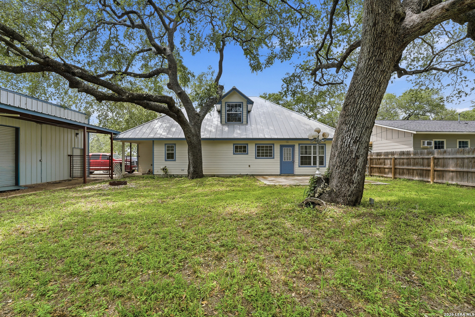 325 Sollock Devine TX 78016