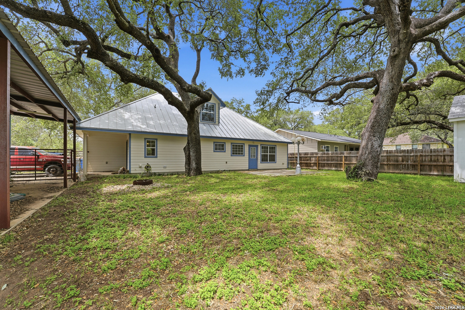 325 Sollock Devine TX 78016