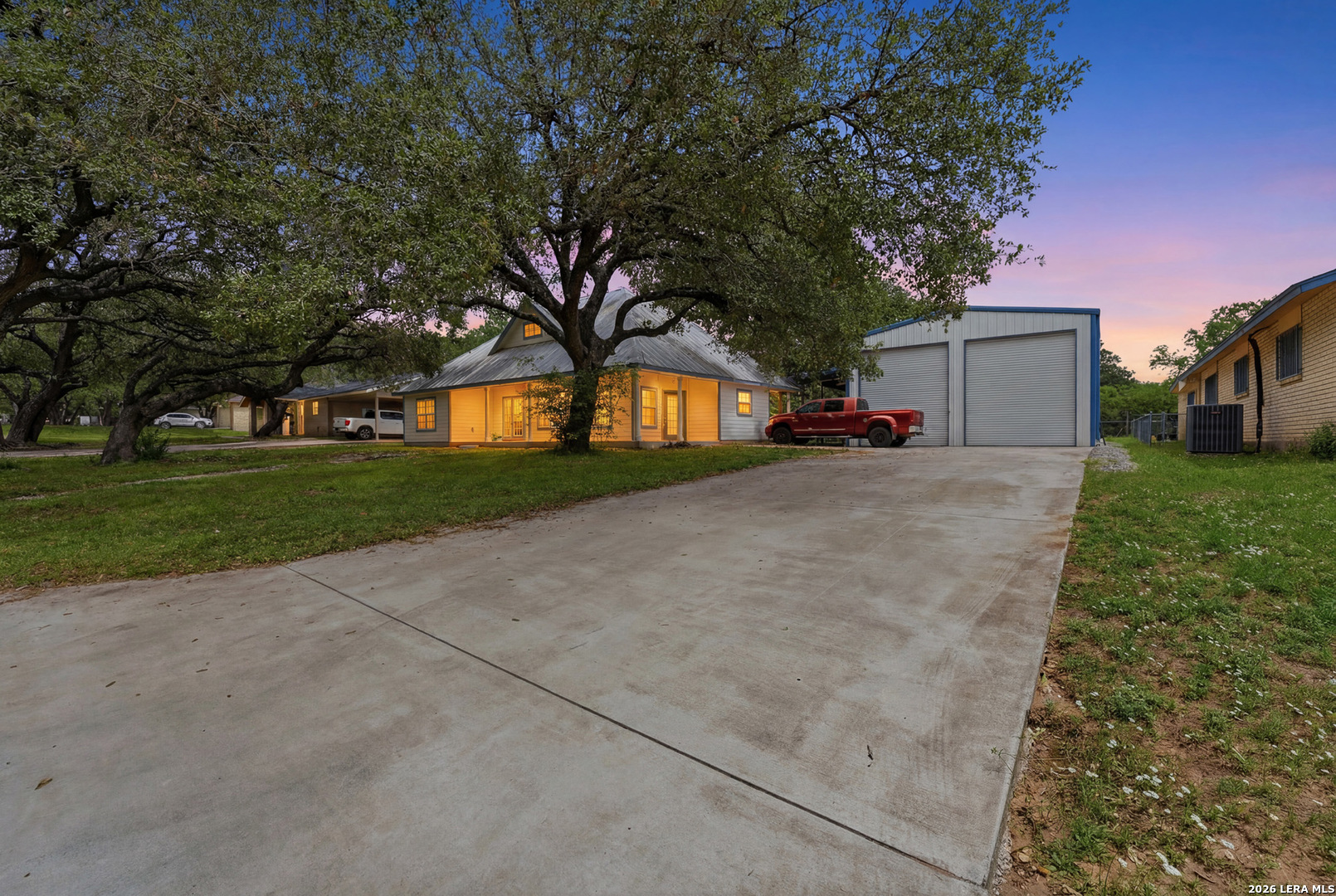 325 Sollock Devine TX 78016