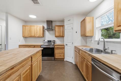 1060 Poplar Court Fischer TX 78623