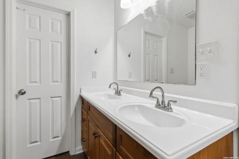 1060 Poplar Court Fischer TX 78623