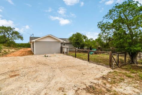 1060 Poplar Court Fischer TX 78623