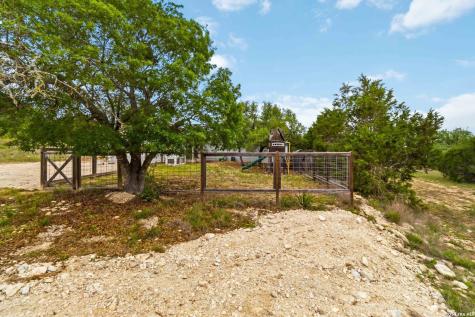 1060 Poplar Court Fischer TX 78623