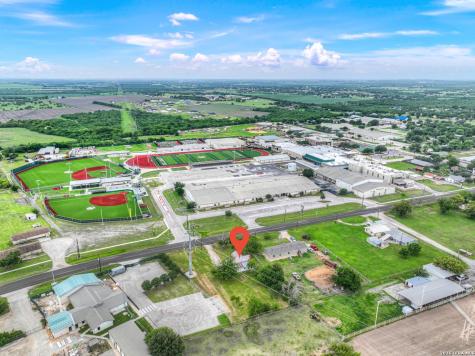517 Center Street Marion TX 78124