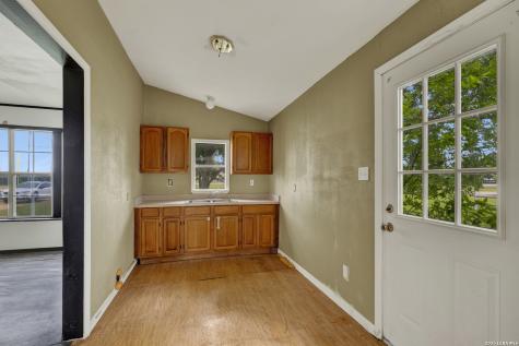 517 Center Street Marion TX 78124