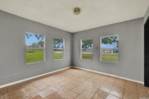 517 Center Street Marion TX 78124
