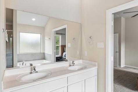 605 Oleander Creek Seguin TX 78155