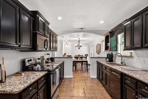 515 W Crestline Drive San Antonio TX 78228