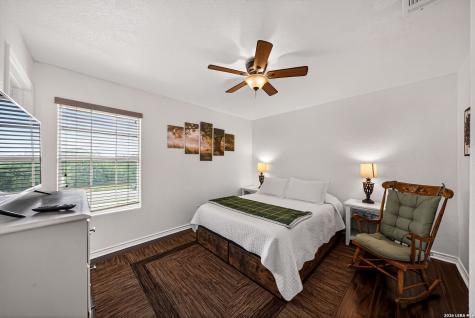 515 W Crestline Drive San Antonio TX 78228