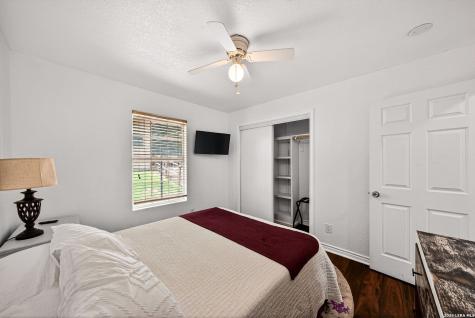515 W Crestline Drive San Antonio TX 78228