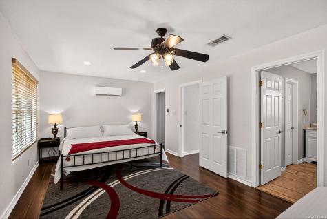 515 W Crestline Drive San Antonio TX 78228