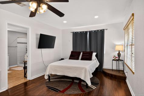 515 W Crestline Drive San Antonio TX 78228