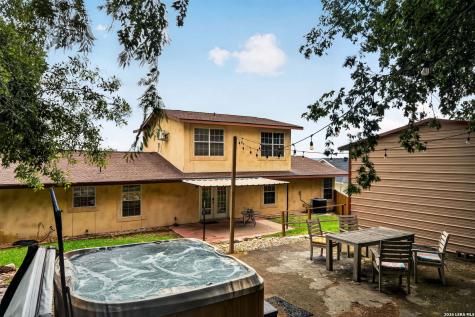515 W Crestline Drive San Antonio TX 78228