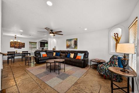 515 W Crestline Drive San Antonio TX 78228