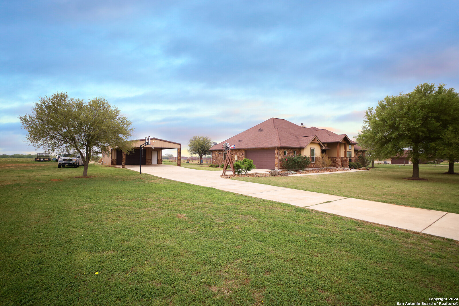 535 County Road 223 Floresville TX 78114