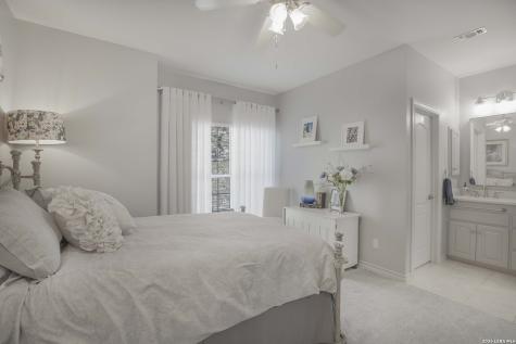 2230 Blackoak Bend San Antonio TX 78248