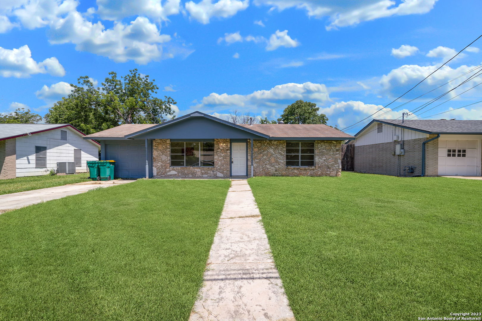 203 Avenue D Converse TX 78109