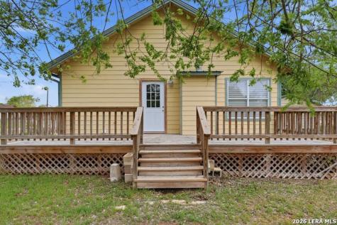 604 Schneider Poth TX 78147