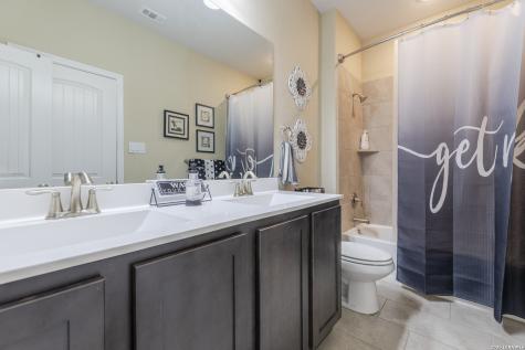 133 Grand View Floresville TX 78114