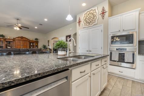 133 Grand View Floresville TX 78114
