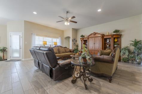 133 Grand View Floresville TX 78114