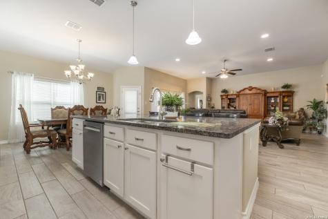 133 Grand View Floresville TX 78114