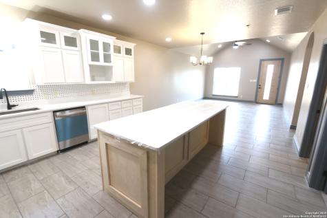 1186 Us Highway 181 Floresville TX 78114