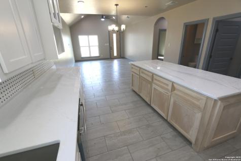 1186 Us Highway 181 Floresville TX 78114