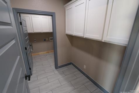 1186 Us Highway 181 Floresville TX 78114