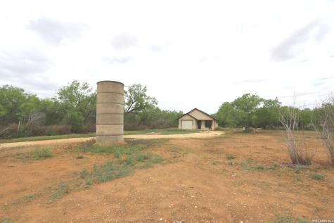 1186 Us Highway 181 Floresville TX 78114