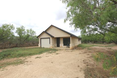 1186 Us Highway 181 Floresville TX 78114