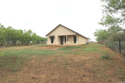 1186 Us Highway 181 Floresville TX 78114