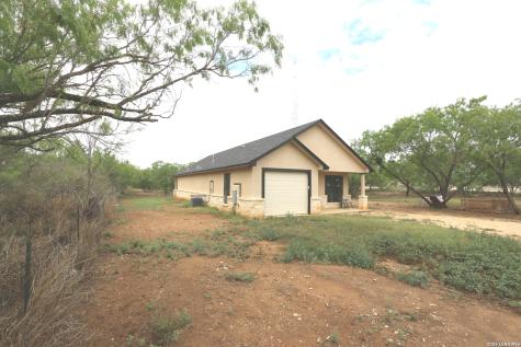 1186 Us Highway 181 Floresville TX 78114