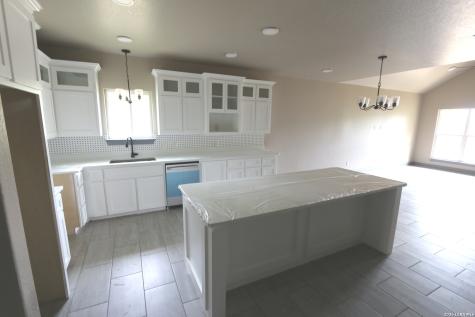 1186 Us Highway 181 Floresville TX 78114