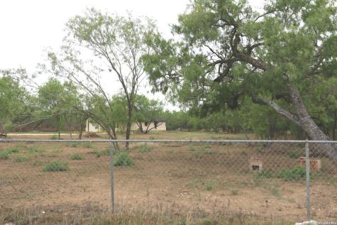 1186 Us Highway 181 Floresville TX 78114