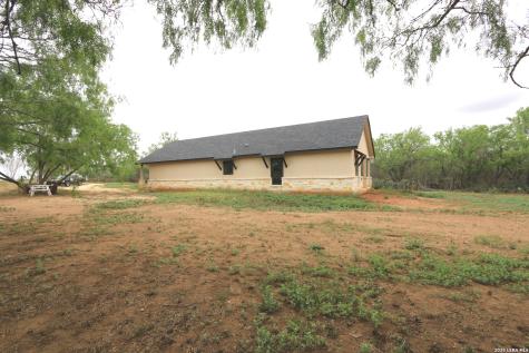 1186 Us Highway 181 Floresville TX 78114