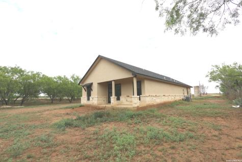 1186 Us Highway 181 Floresville TX 78114
