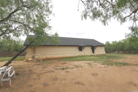 1186 Us Highway 181 Floresville TX 78114