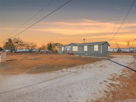 119 Porter Avenue Pearsall TX 78061