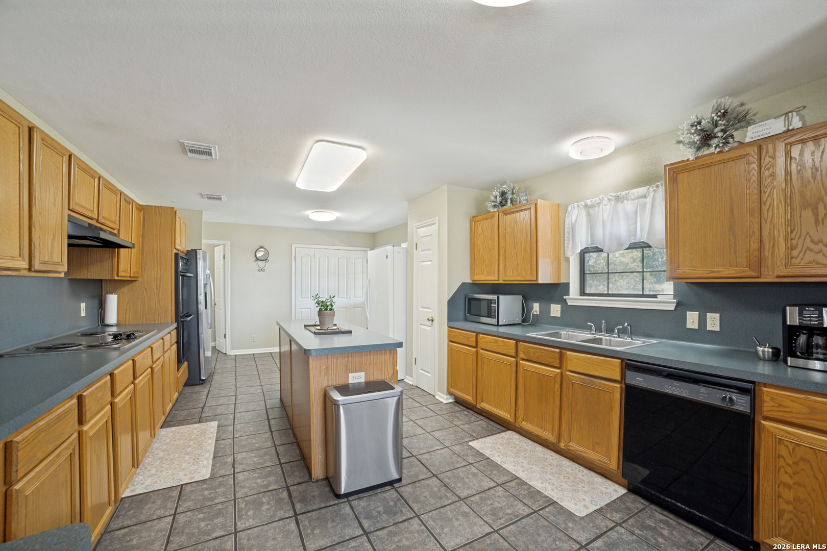 471 County Road 467 Hondo TX 78861