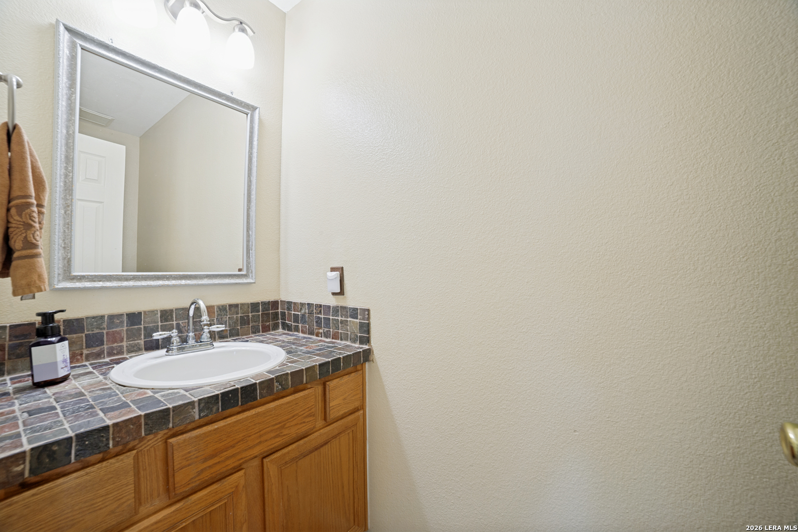 471 County Road 467 Hondo TX 78861