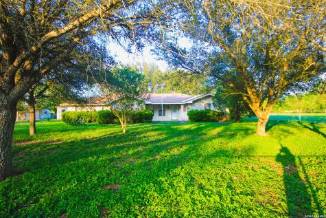 2547 Mari Gail Road Beeville TX 78102