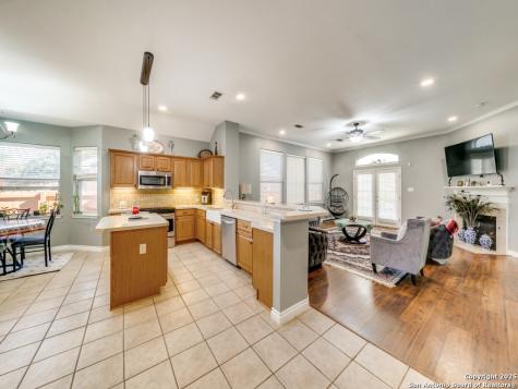5918 Hart Field San Antonio TX 78249