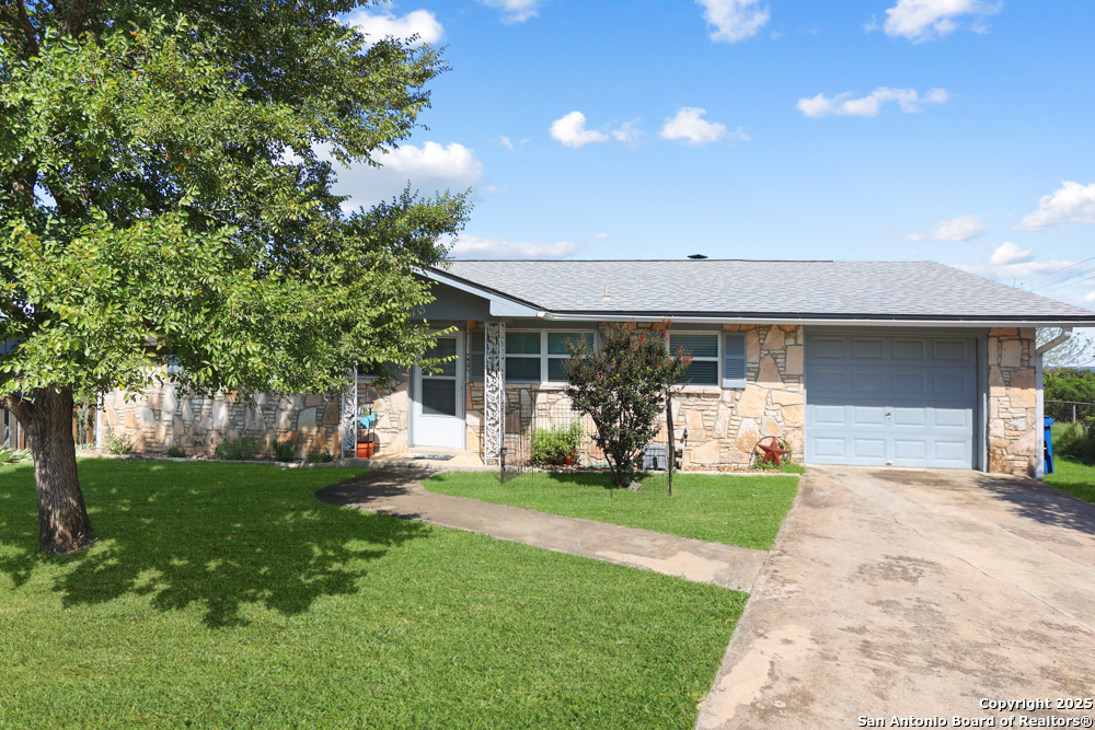 115 Village Kerrville TX 78028