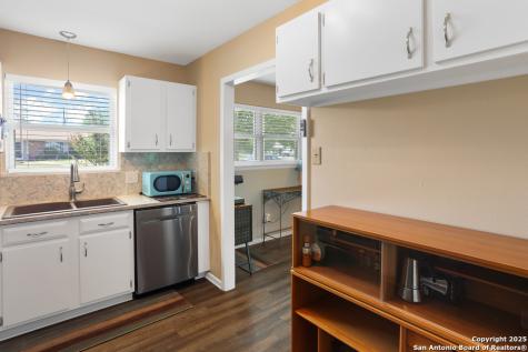 115 Village Kerrville TX 78028