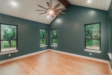 104 Reserve Court La Vernia TX 78121