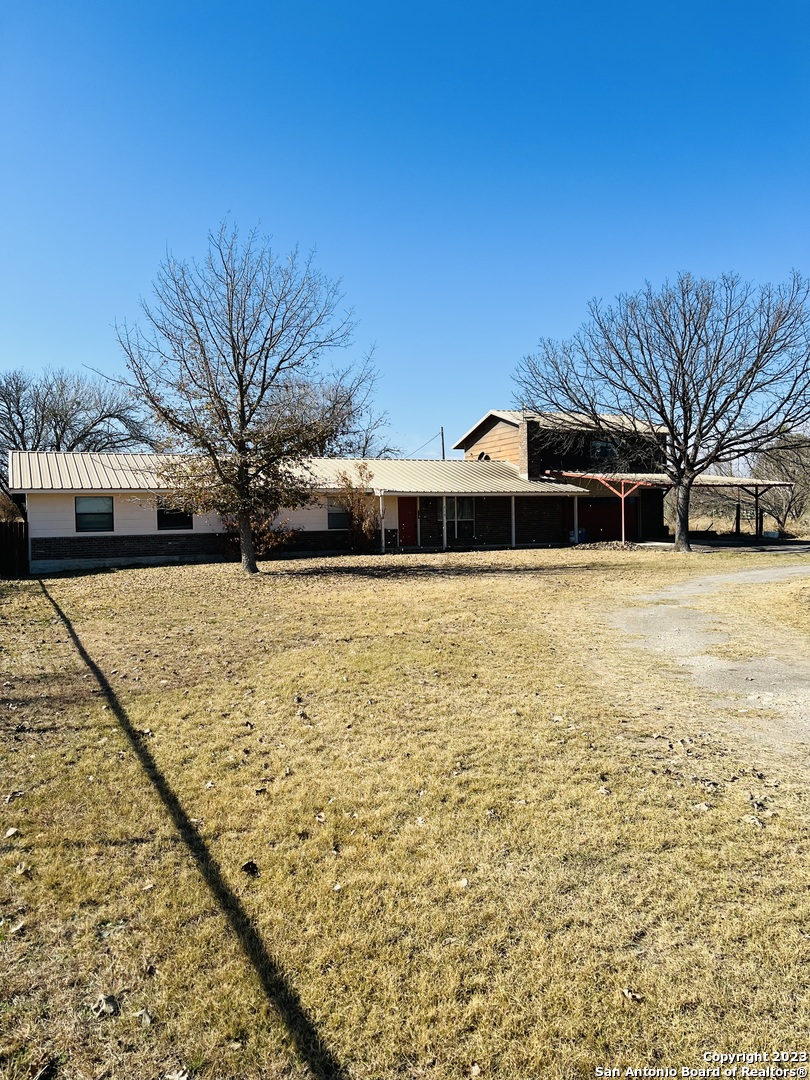 210 Barnes Road Uvalde TX 78801