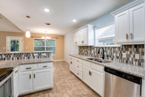 1023 3rd Street Floresville TX 78114