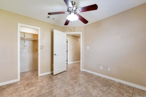 1023 3rd Street Floresville TX 78114